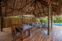 Spacious 3-Bedroom Villa. with a pool, rancho- STEPS away from Langosta Beach. - 빌라
