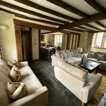 Pitchers is a Grade 11 Cotswold Stone House in the centre of Chipping Campden.