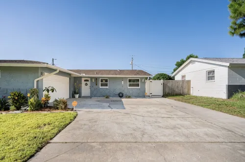 Lovely full house 3/2 w/ pool, few min from beach - Private Pool