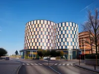 โรงแรมเรซา ปาตาโคนา โรงแรมใกล้เซราโนสทาวเวอร์ส
