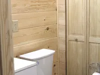 Stevens Lane New Log Cabin - Lamoka Lake - Just Steps from the Water's Edge. Hotels in Tyrone