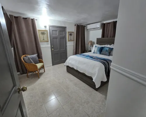 Charming 2- Bedroom Apartment with AC, WiFi in St Thomas' East End Hotels in Frydendal