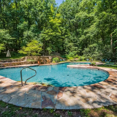 ★Cabin: Pet/Family Friendly, Hot Tub, Large Deck★