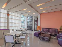 RedDoorz Plus Near Pelabuhan Bitung Hotels in Bitung