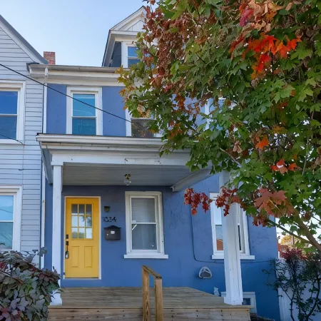Modern Downtown Lancaster Apt – Walk to Train & Amtrak