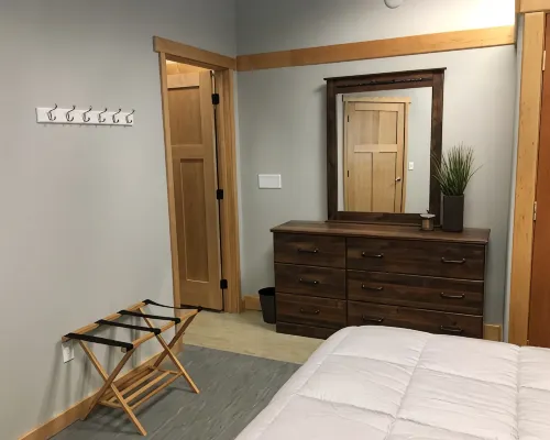 Sleek, modern one bedroom Suite in the heart of Newport. Hotels in Pend Oreille County