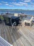 Charming Cottage on the Bay and Golf Course with private patio and boat dock. - Wifi
