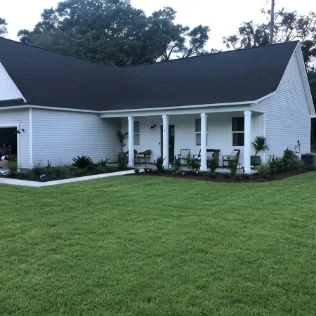 1/2 Acre Fenced In Private Oasis