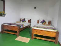 Sun Ceylon Homestay - parking