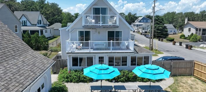 Direct Oceanfront/Beachfront Home in Saco, ME. Family Retreat sleeps 19&nbsp; 薩科住宿飯店