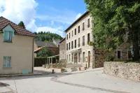Logis Hotel Auberge de l'Allagnonette - Pysäköinti