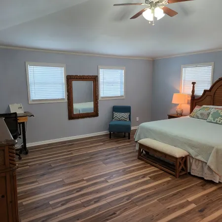 Relax and recharge in this 1 Bedroom Apartment near the heart of Cleveland
