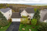 Spacious 5-bedroom house with Majestic Views Hot Tub in delightful Hidden Valley - 4-Star