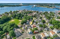 Spacious and Stylish Apartment Perfect for Your Getaway in Beverly! - 3-Star