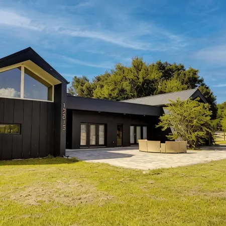 4-bedroom house- Black Sheep Hideaway: Modern Countryside Serenity