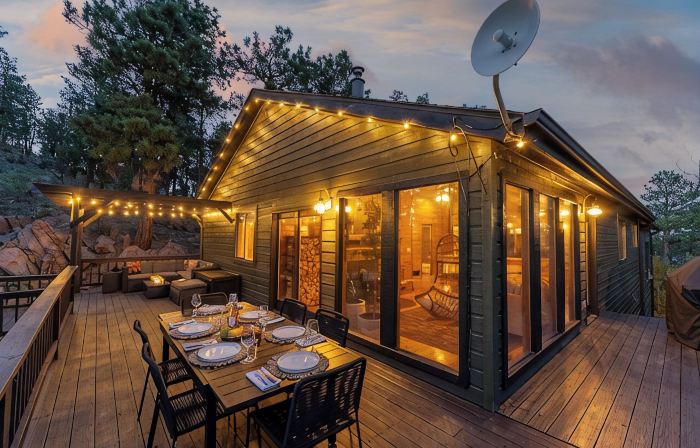 Bailey Treetop Retreat: Spacious, Hot Tub, Pool Table, Yoga, Family, Views