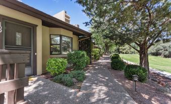 Golf, Hike or Bike Sedona at our Gated 2 Bed 2 Bath Resort Condo