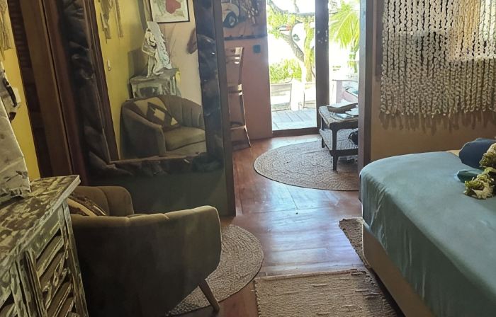 Tehinavai Bungalow: Oceanfront, Sandy and Coral Beach, Whale-Watching, Moorea