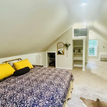 Cozy studio cabin in Arnold California with WiFi, AC