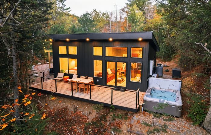 Luxe Cozy Spa Cabin w/ Hot Tub, Sauna, Fireplace, 10 Mins to Sunday River