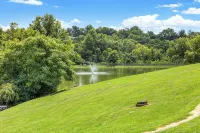 Stylish Comfortable Bluegrass Cottage 7 min to Ark - Fire Pit!