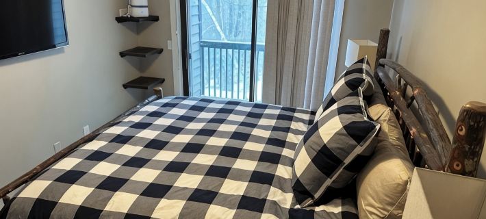 Charming Ski Condo- Steps from the slopes! Hotels in Ludlow