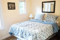 Spacious 6-bedroom house with WiFi & AC in charming Jamestown lake ramp access - Wi-Fi