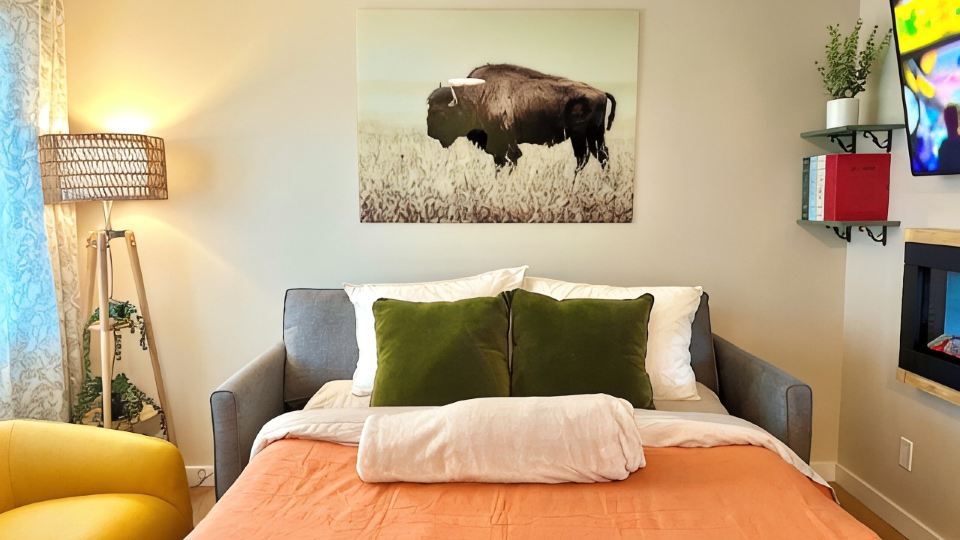 Modern Downtown Suite - Walking Distance to Restaurants, Shops, & Grocery Stores