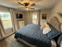 Charming 2-bedroom cottage just off i71 near Kings Island and Lebanon - 4-Star
