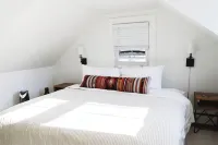 Historic Cape Cod 3BR Home in Sandwich – Walk to Beach & Dining