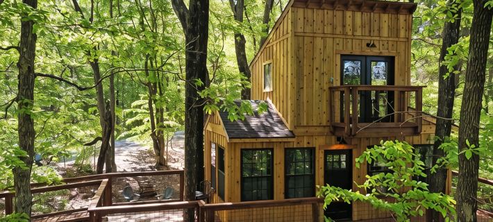 Private Treehouse getaway on Lake Barkley.  Luxury in the trees! Hotels in Trigg County