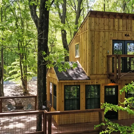Private Treehouse getaway on Lake Barkley.  Luxury in the trees!