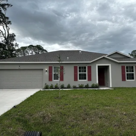Spacious 4-bedroom house with AC, WiFi in wonderful Palm Bay