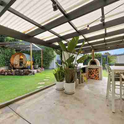 Valley View | 3Br Home · Sauna, Fire Pit, Pizza Oven, Kids Playset & Views Hotel Exterior