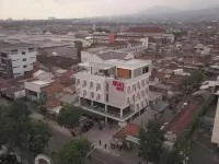 Ideas Hotel Jalan Jakarta - Parkplatz