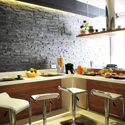Living โรงแรมใกล้สถานีรถไฟใต้ดิน Cornelia