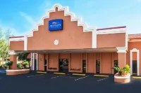 Baymont by Wyndham Lake City - parking