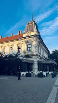 Hotel Grand Hedonist - parking