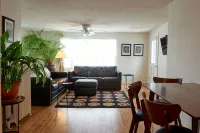 Two Bedroom airy modern apartment - Green Door