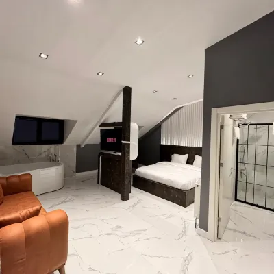 Bala Hotel Отели рядом с достопримечательностью «Пристань для яхт Виапорт»