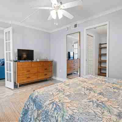 Loggerhead Cay 584 Beachside Condo with Partial Gulf and Pool Views! Rooms