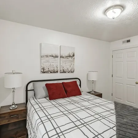 Cozy 2br downtown rental, within 3 blocks of BYU-I Отели в г. Рексберг