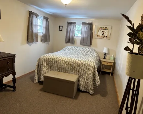 Spacious 2 bedroom apartment Hotels in Warren