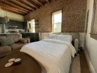 Newly renovated 1800’s one room schoolhouse with modern comforts and a hot tub!