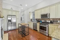 Historic NOLA Home between Magazine and Tchoupitoulas Pet Friendly - Jacuzzi