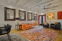 Luxury 2 Bedroom Condo, Midtown - Great Amenities with Pool! - Alojamientos