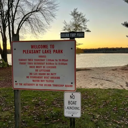 3- Bedroom cottage near Pleasant Lake in Cadillac