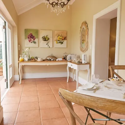Villa Puccini Hotels near Claremont