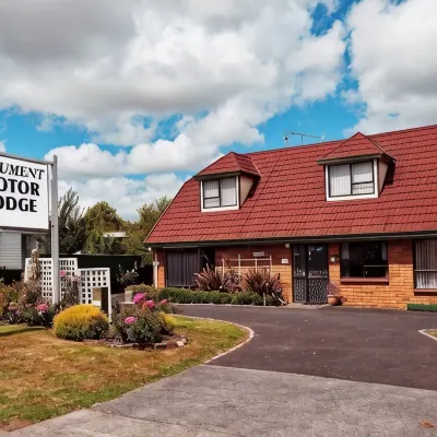 Monument Motor Lodge Papakura Hotels near Papakura