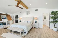 Smiling Otter Retreat! Large Lakefront Luxury House.Pool.Spa.Sauna.Games..Pets - Boutique